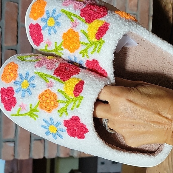 COTTAGECORE VIBRANT FLORAL SLIPPERS - Picture 4 of 6